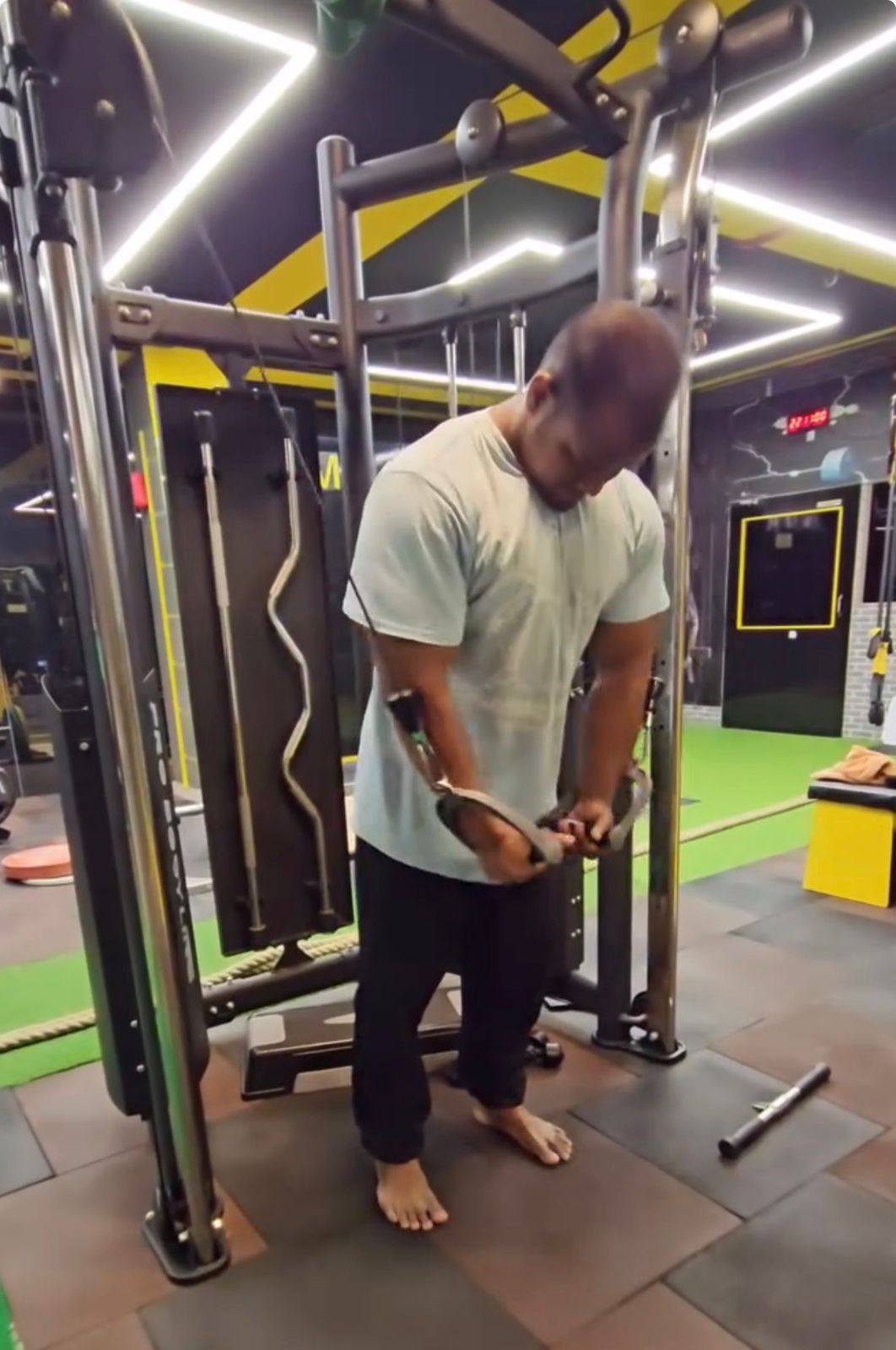 Cable tricep pushdown on the functional trainer