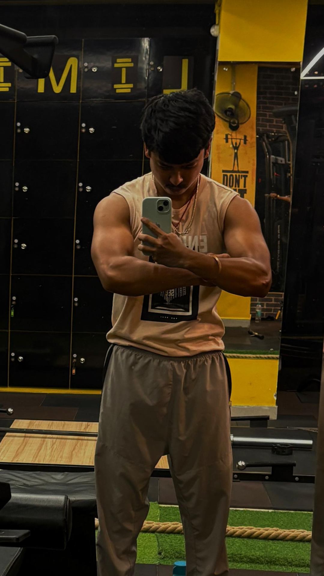 Mirror flex in front of the lockers